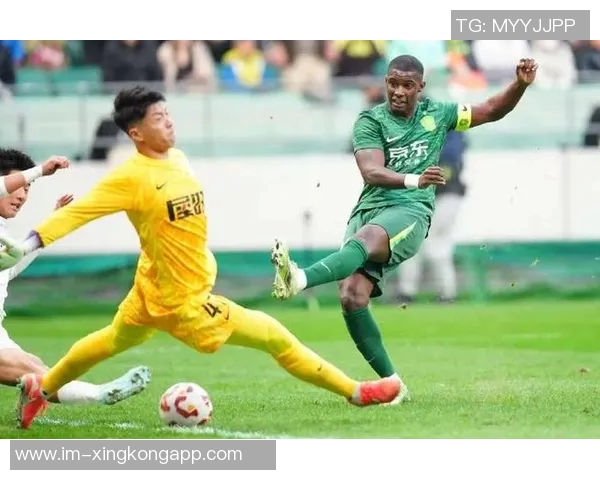 国安外援法比奥以30场28球荣膺2025赛季中超金靴称号