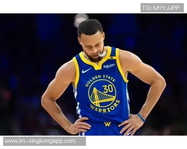 库里赛前得知巴特勒缺阵迅速调整战术直接启用理查德应对挑战