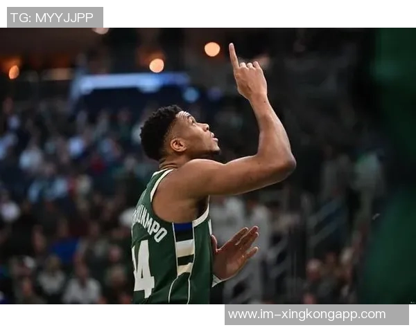 字母哥半场表现惊艳7投6中贡献15分6篮板带领球队打破国王防线 字母哥半场表现惊艳7投6中贡献15分6篮板带领球队打破国王防线