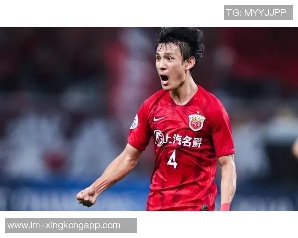 海港为颜骏凌徐新颁发纪念球衣王燊超荣获中超单轮最佳称号